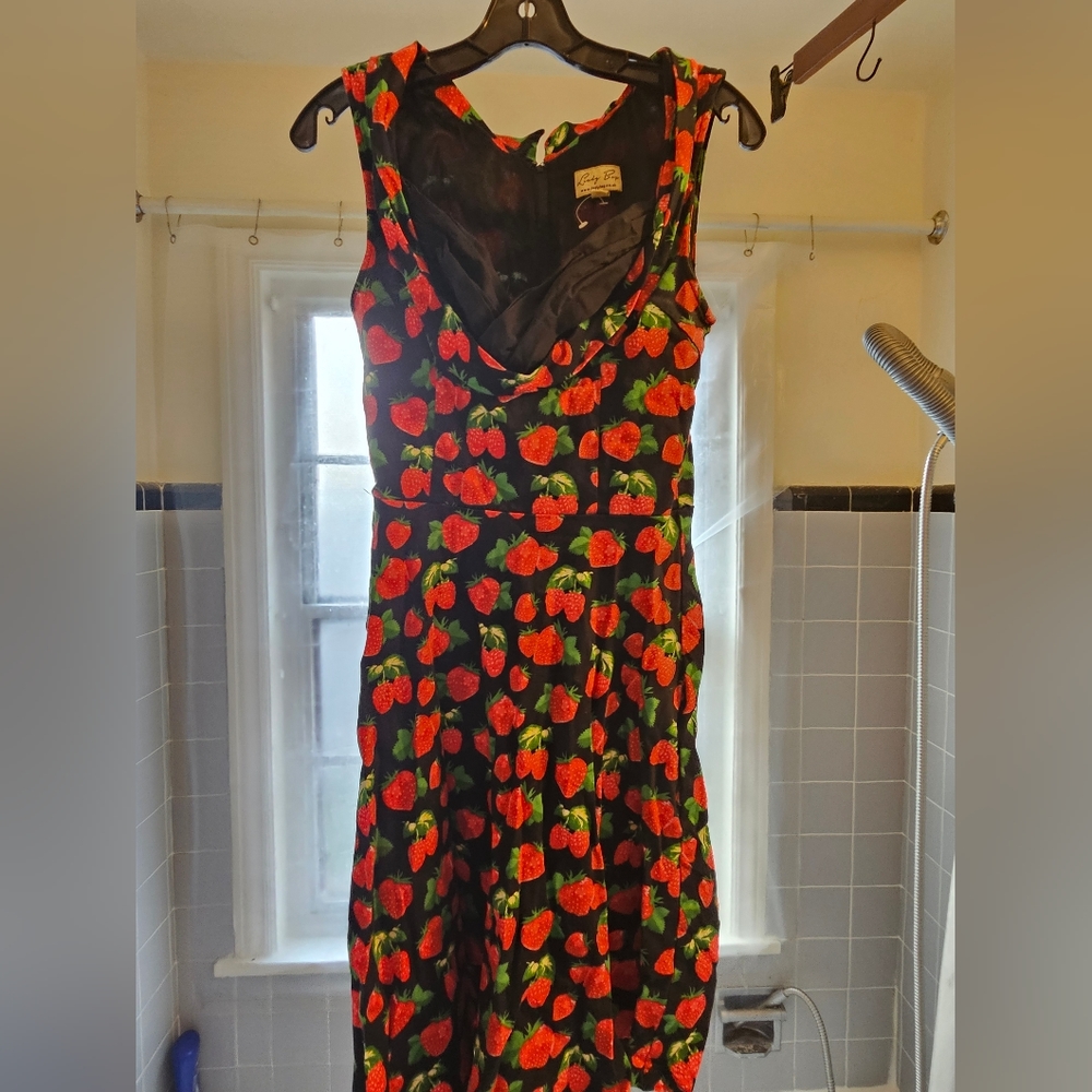 Lindy Bop Strawberry Dress Size Med (12)